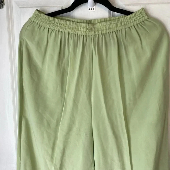 VTG Victoria Halley Women's L 100% Silk Pull On Solid Light Green Casual Pocket - Picture 6 of 8